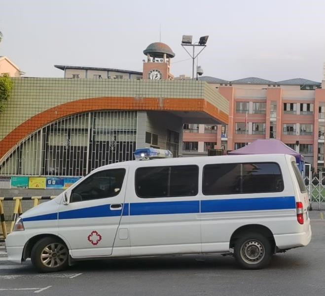 南华救护车出租护送骨折病人一公里多少钱